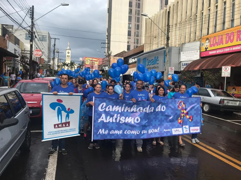 Caminhada do Autismo reúne cerca de 200 pessoas 