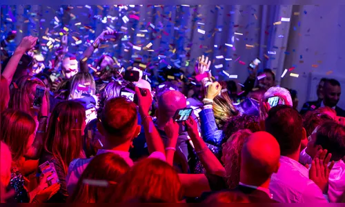 Mulher bebe demais e é 'esquecida' em salão de festas em Arapongas