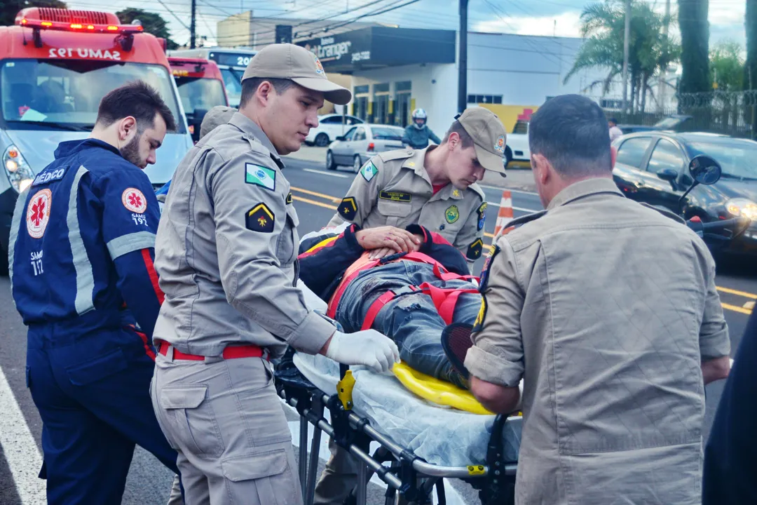 Motociclista foi encaminhado ao Hospital da Providência. Foto: Sérgio Rodrigo