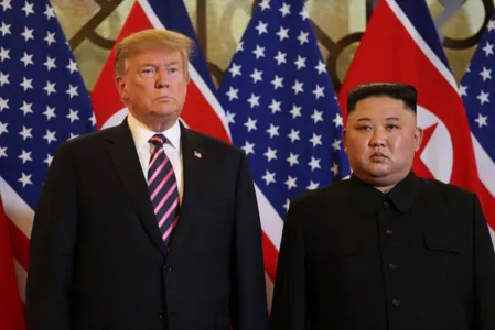 O presidente dos EUA, Donald Trump, e o líder norte-coreano, Kim Jong Un, em encontro em Hanói, no Vietnã, em 27 de fevereiro de 2019 - Arquivo/Reuters/Leah Millis/Direitos reservados