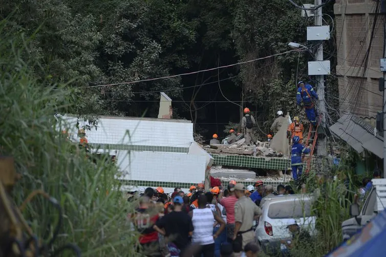 Sobe para nove total de mortos em desabamento no Rio