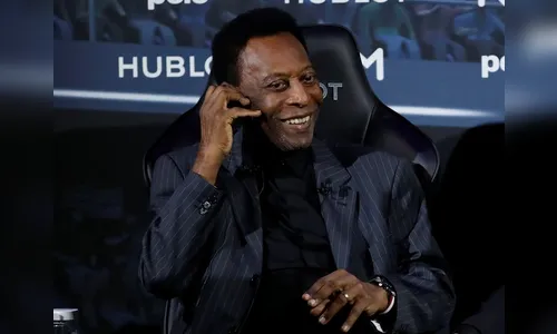 Pelé passa por procedimento médico para retirada de cálculo renal