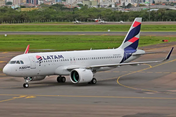 Menino embarcou no voo 3012 da Latam, com destino a São Paulo. Foto: Reprodução