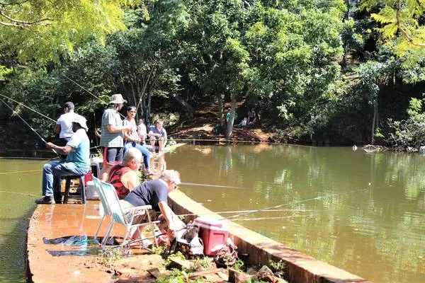 População foi autorizada a pescar no Parque das Aves