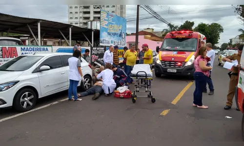 Idoso é atropelado por moto e tem traumatismo craniano 