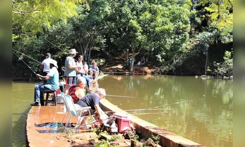 Arapongas libera pesca no Parque dos Pássaros no feriado
