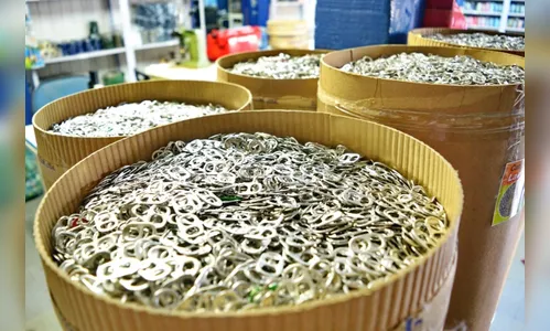 Campanha arrecada lacres de alumínio para trocar em cadeiras de rodas