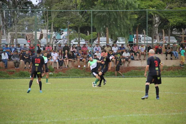 O Torneio do Trabalhador de Futebol em Apucarana foi iniciado no dia 14 de abril - Foto: www.oesporte.com.br