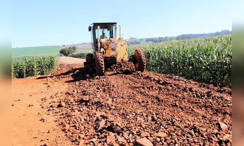 Estrada Rural próxima à Gleba Orle recebe manutenção