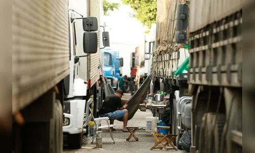 Após reunião com governo, caminhoneiros descartam paralisação