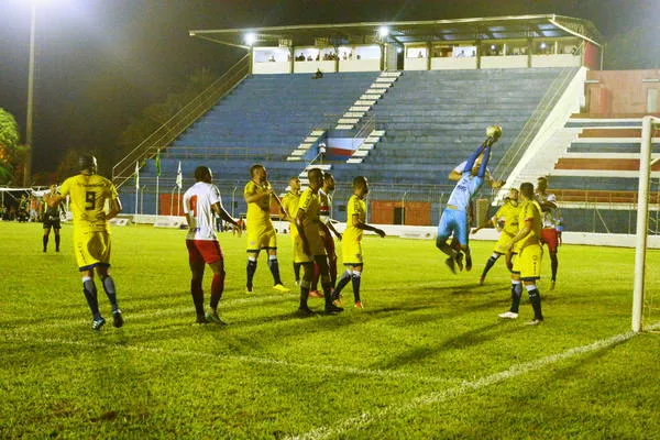 Com portões fechados, o Apucarana Sports conheceu a quarta derrota no Estadual |  Foto: Sérgio Rodrigo