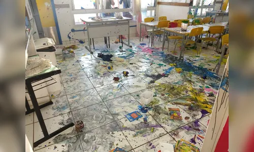Crianças invadem escola em Londrina e espalham tintas pelas salas de aula