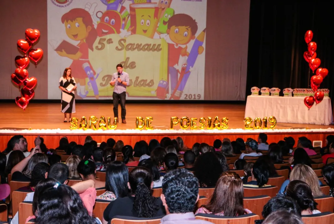 Sarau de Poesias estimula leitura  entre os alunos da rede municipal de Apucarana