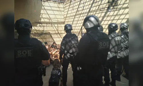 Após tentativa de fuga, polícia faz bate grade na cadeia de Faxinal