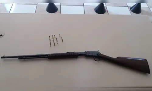 Homem é preso por porte ilegal de arma