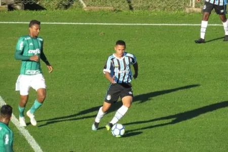 O atacante Guilherme Azevedo, do Grêmio, retorna a Seleção Brasileira - Foto: Divulgação