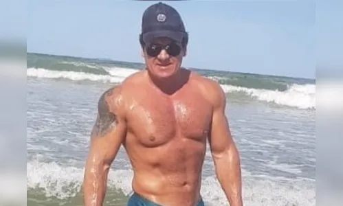 Record demite apresentador por foto de sunga, mas se arrepende e volta atrás