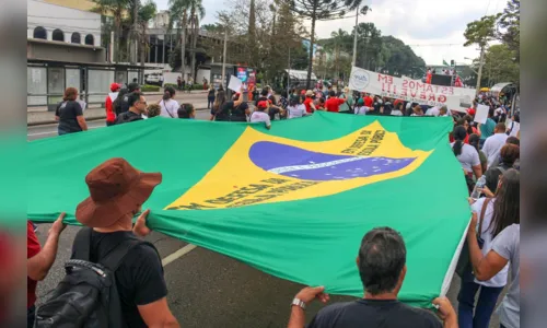 
						
							Como foi a manifestação dos professores no Centro Cívico de Curitiba nesta segunda (29); veja fotos 
						
						