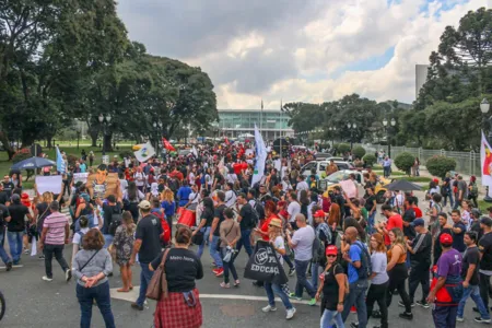 Como foi a manifestação dos professores no Centro Cívico de Curitiba nesta segunda (29); veja fotos 