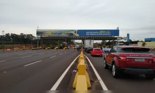 
							Funcionários fazem manifestação e liberam cancelas no pedágio de Arapongas
						
						