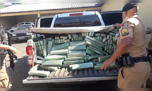 PM apreende caminhonete carregada com 1,5 tonelada de maconha em São João do Ivaí