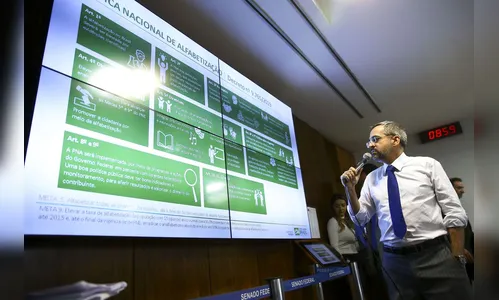 Weintraub nega cortes em universidades e defende educação básica