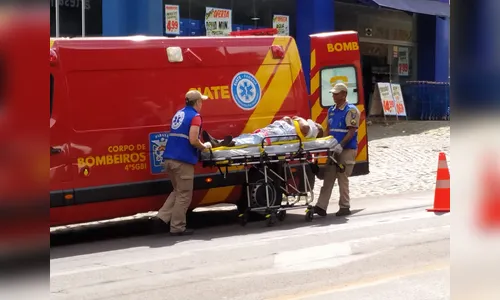 Óleo na pista provoca queda de dois motociclistas em Apucarana