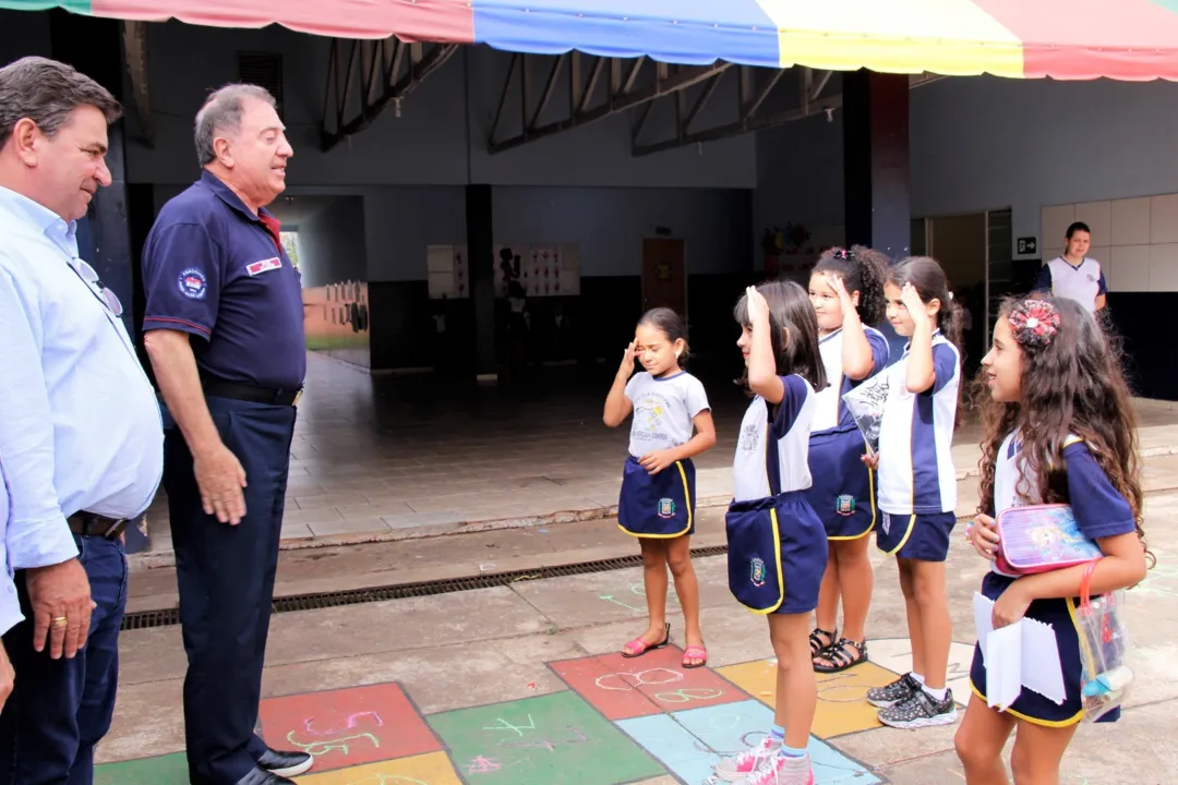 Comitiva visita estruturas para implantar escola militar em Arapongas