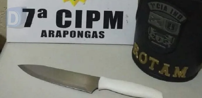 PM de Arapongas prende homem que ameaçou esposa com faca