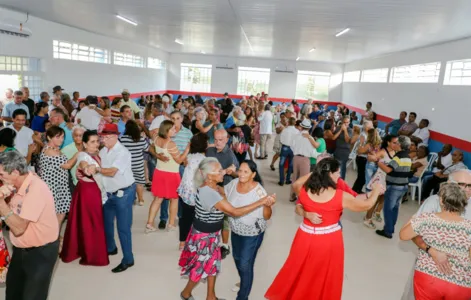 Júnior da Femac entrega reforma do Centro do Idoso