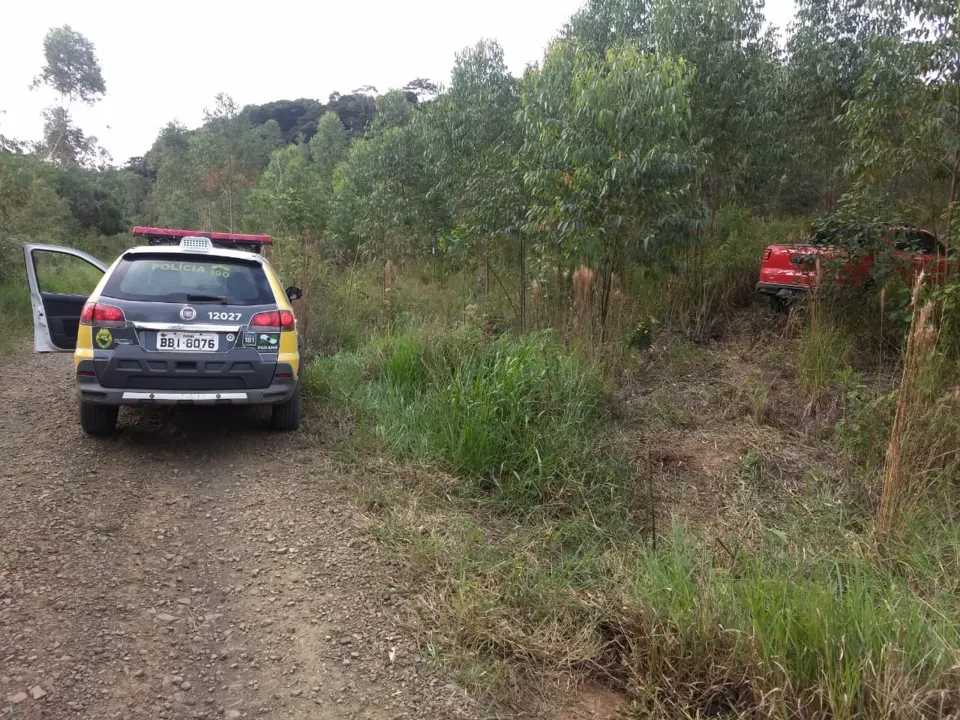 Polícia e bandidos trocaram tiros. Trio fugiu pela mata e não foi localizado. Foto: Divulgação/PM