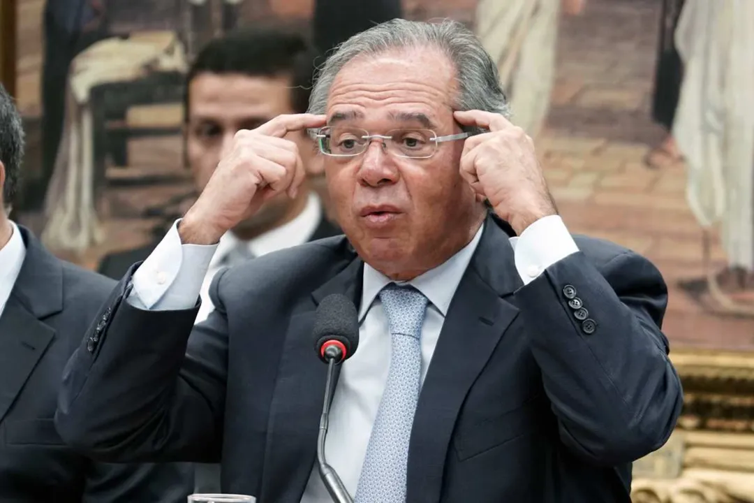 Paulo Guedes bate boca e critica "baixaria" em sessão da Câmara