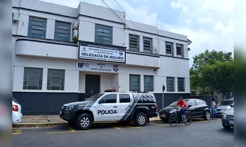 Mulher pede ajuda após marido tentar enforcá-la com fio em Apucarana