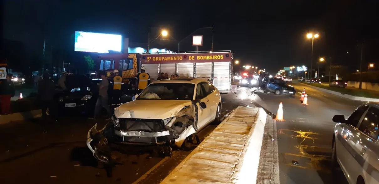 Bêbado, motorista de BMW bate em três carros e fere grávida e idosa na BR-376