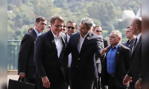
							Bolsonaro lança pedra fundamental da segunda ponte Brasil-Paraguai em Foz
						
						