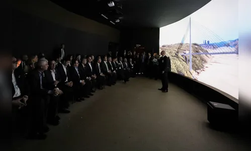 Bolsonaro lança pedra fundamental da segunda ponte Brasil-Paraguai em Foz