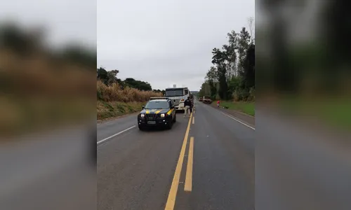 PRF apreende carreta de 57 toneladas com pneus carecas e freios cortados no Paraná