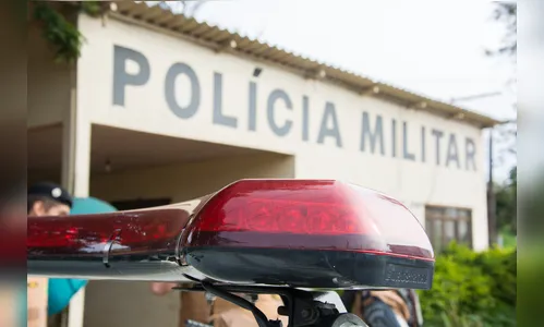 Homem canta música contra a polícia, faz gestos obscenos e é detido em Apucarana