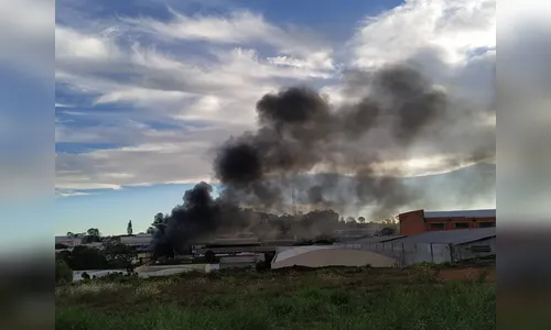 Incêndio atinge barracão na zona oeste de Apucarana