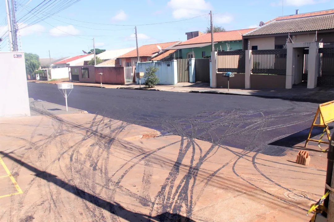 Vandalismo em pavimentação na Rua Águias revolta moradores