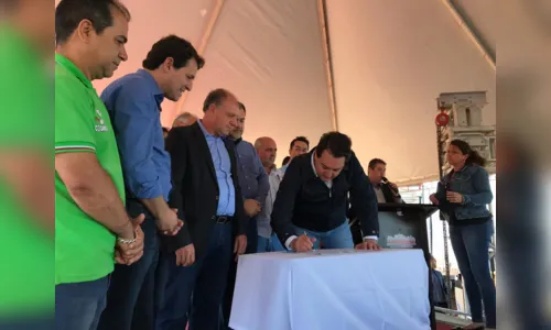 
							Governador libera recursos para Avenida Cristiano Kussmaul em Apucarana
						
						