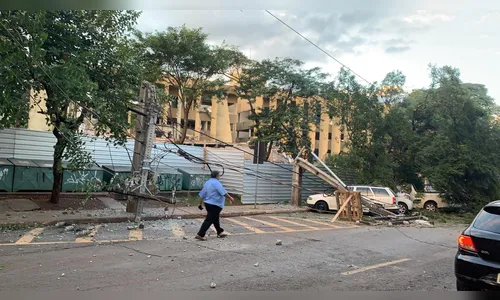 Parte do Fórum de Londrina desaba; duas pessoas ficam feridas 