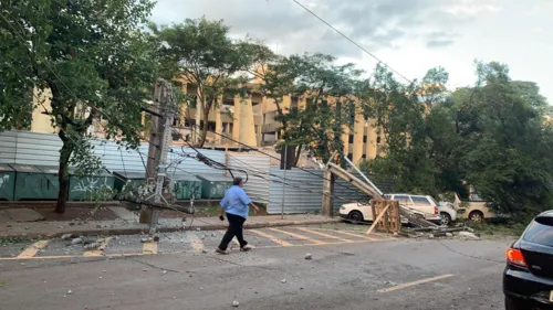 Parte do Fórum de Londrina desaba; duas pessoas ficam feridas 