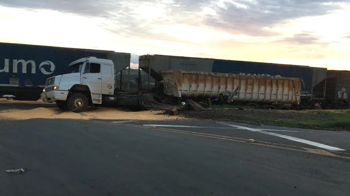 Acidente aconteceu no trevo de acesso da BR 369 em Jandaia do Sul