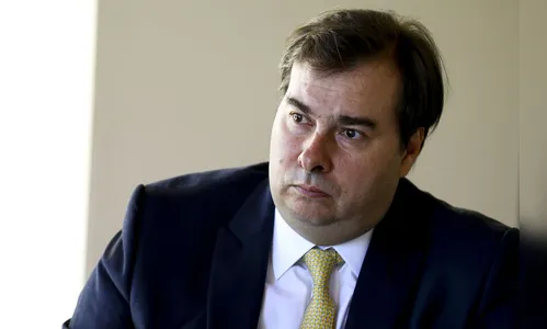 Rodrigo Maia assume a Presidência com viagem de Mourão para a China