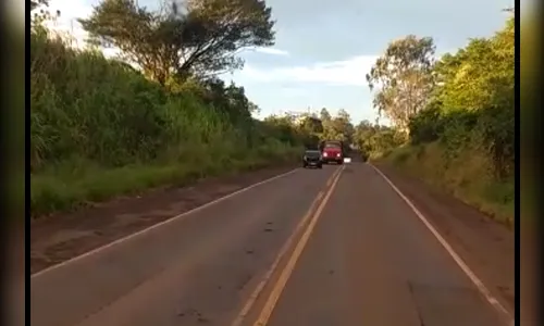 Idoso passa mal, entra na contramão e quase acerta caminhão - veja o vídeo