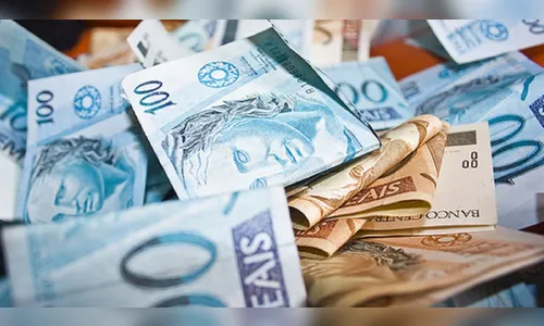 Idosos perdem R$700 ao acreditarem em homem que faria oração para multiplicar dinheiro