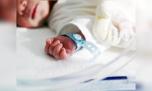 Polícia investiga troca de bebês falecidos em hospital