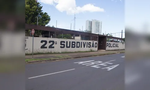 Homem rouba dois carros, bate em veículo parado e é preso em Arapongas