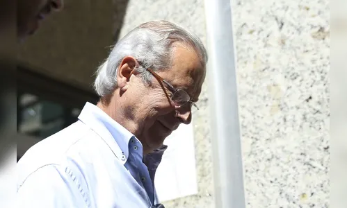 Ex-ministro José Dirceu se apresenta à Polícia Federal para começar a cumprir pena em Curitiba